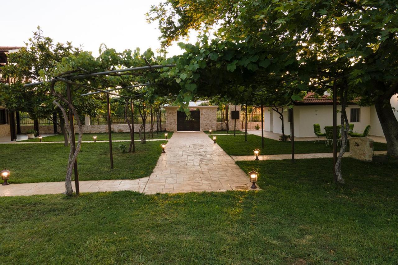 Villa La Varik 1 リトコロン エクステリア 写真